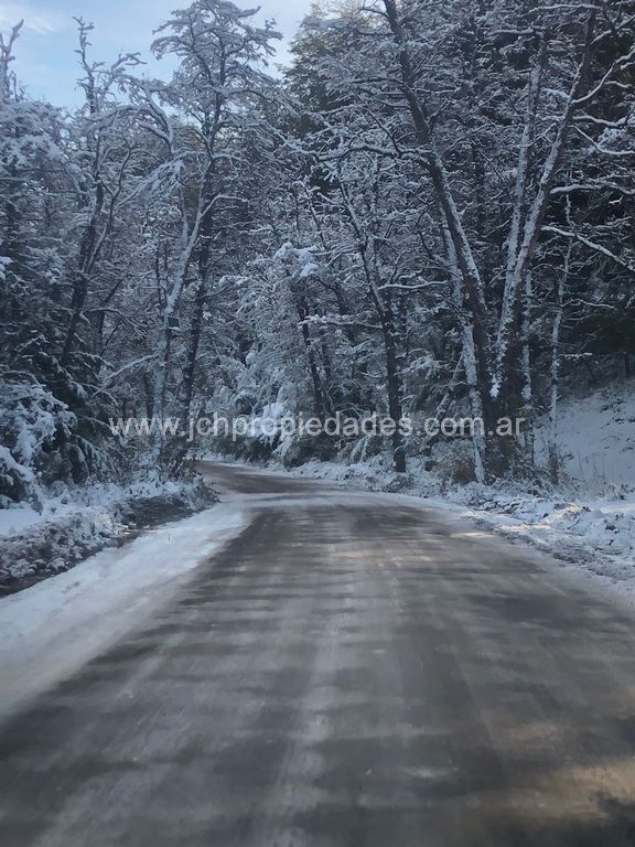 Lote de 451 m2 con vista al lago