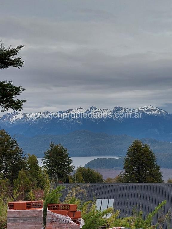 Lote de 451 m2 con vista al lago