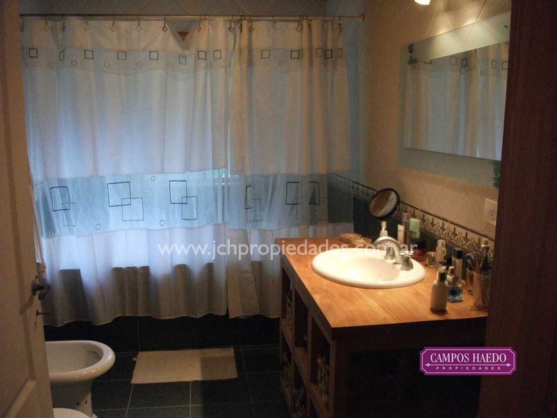 C88 casa en altos de manzano sobre lote de 2500 m2 – villa la angostura