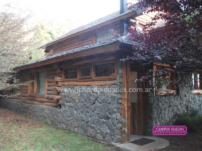 Casa de troncos en altos de manzano – villa la angostura