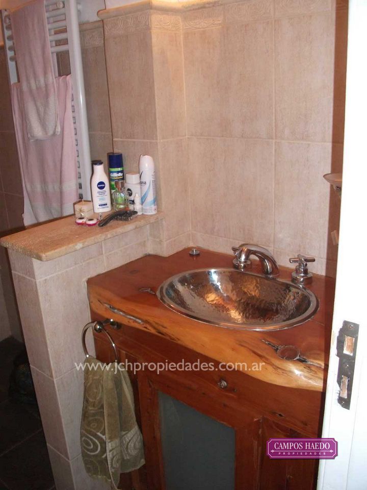 Casa de troncos en altos de manzano – villa la angostura