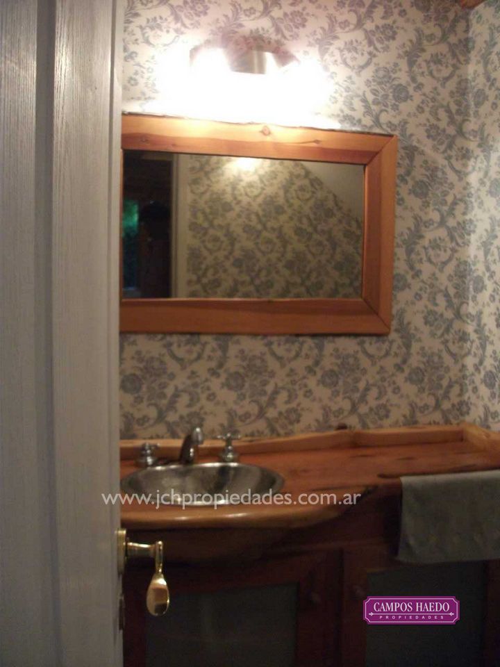 Casa de troncos en altos de manzano – villa la angostura