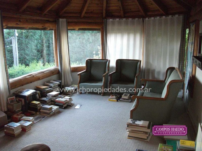 Casa de troncos en altos de manzano – villa la angostura