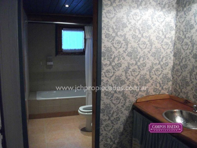 Casa de troncos en altos de manzano – villa la angostura