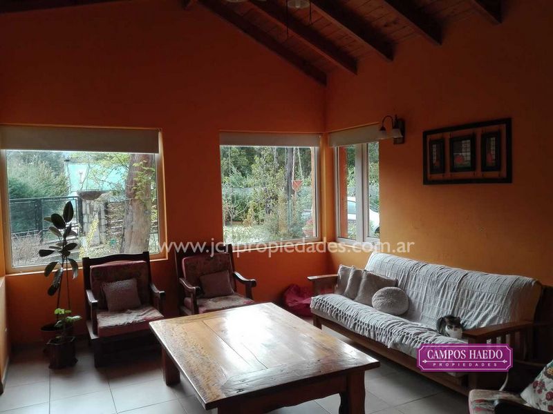 C92 amplia casa con quincho en barrio tres cerros