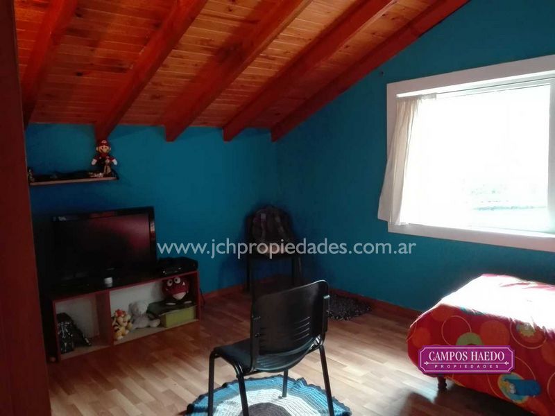 C92 amplia casa con quincho en barrio tres cerros