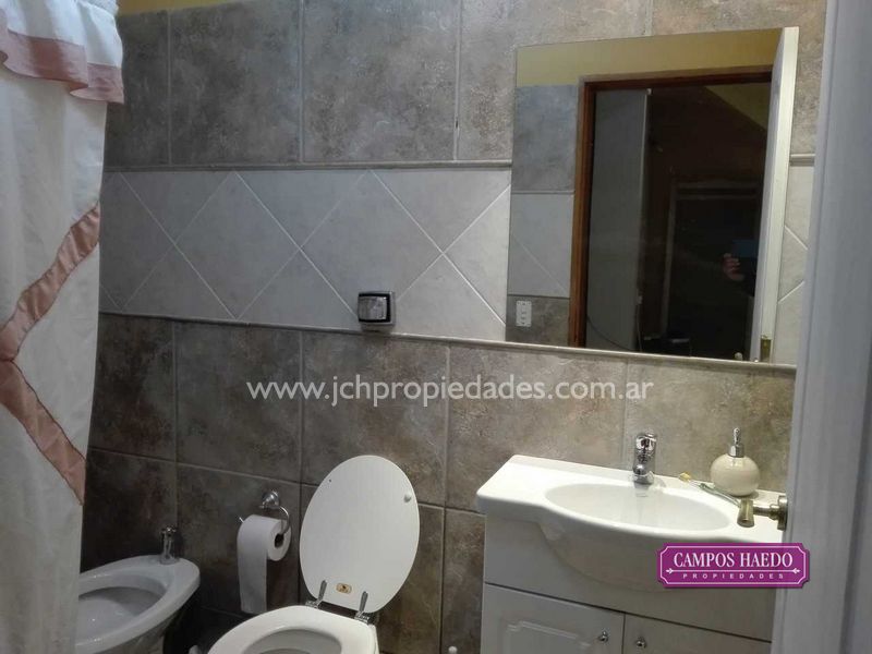 C92 amplia casa con quincho en barrio tres cerros