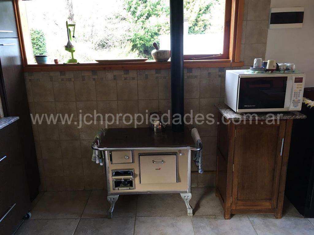 Casa en venta en barrio los volcanes -villa la angostura