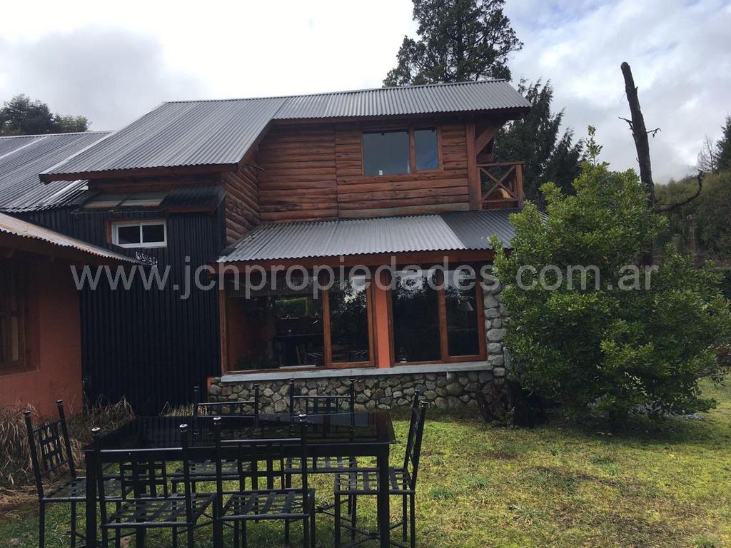 Casa en venta en barrio los volcanes -villa la angostura