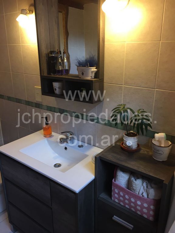 Casa en venta en barrio los volcanes -villa la angostura