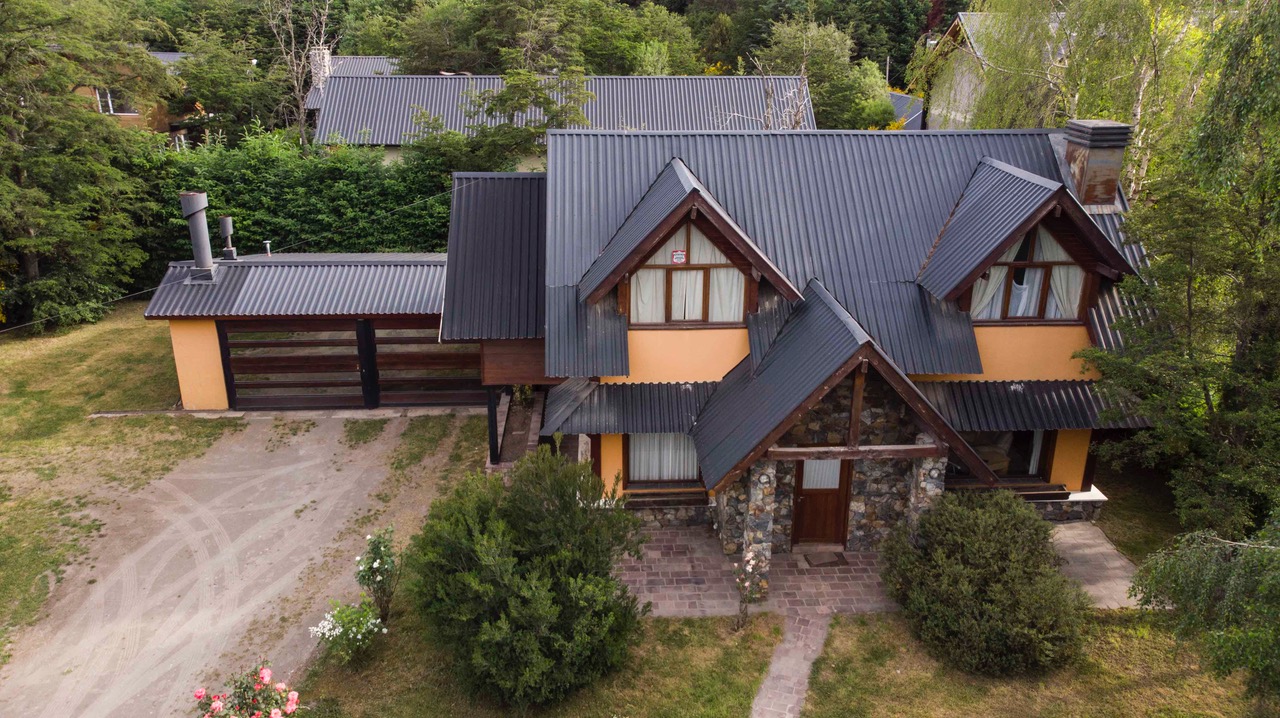 Importante casa en barrio el once a 50 mts. del asfalto (cod. c96)