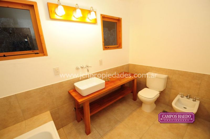 C73 casa en rincón de lynch – villa la angostura