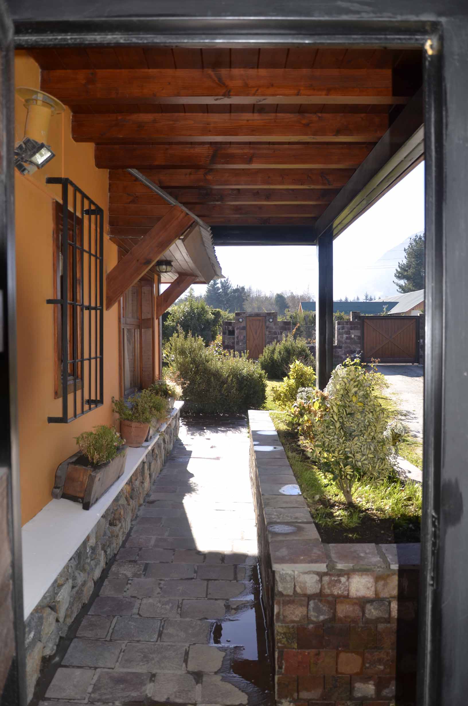 Importante casa en barrio el once a 50 mts. del asfalto (cod. c96)