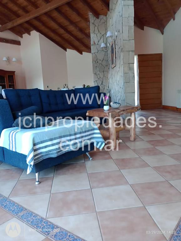 Amplia casa en barrio los volcanes ( c133) – villa la angostura