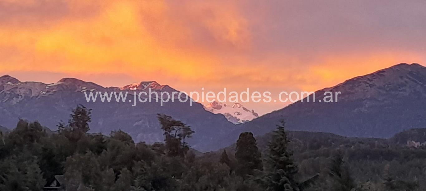 Amplia casa en barrio los volcanes ( c133) – villa la angostura