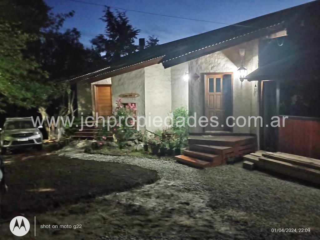 Amplia casa en barrio los volcanes ( c133) – villa la angostura