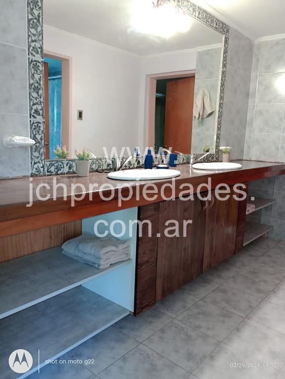 Amplia casa en barrio los volcanes ( c133) – villa la angostura