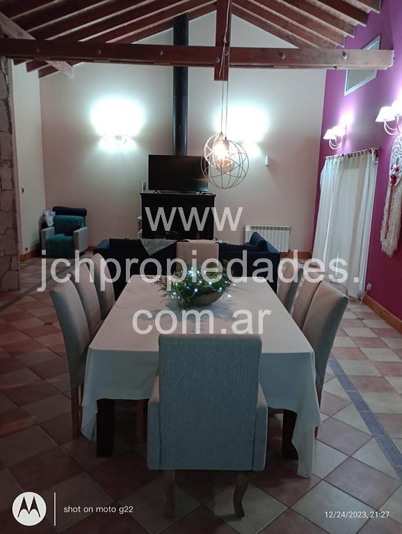 Amplia casa en barrio los volcanes ( c133) – villa la angostura