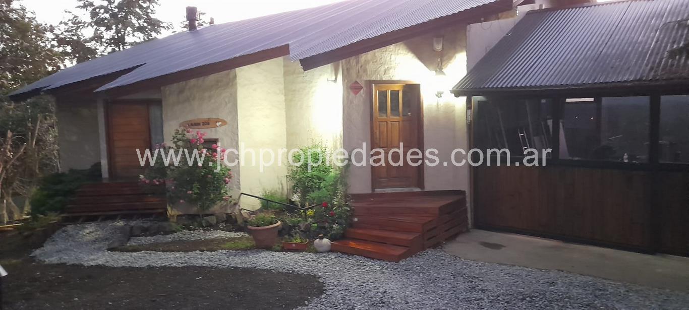 Amplia casa en barrio los volcanes ( c133) – villa la angostura
