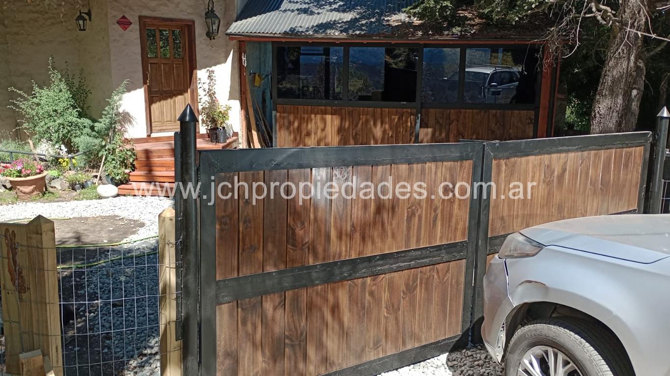 Amplia casa en barrio los volcanes ( c133) – villa la angostura