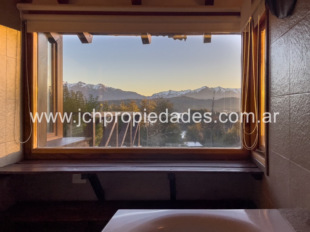 Casa de 3 dormitorios con vista al lago – villa la angostura