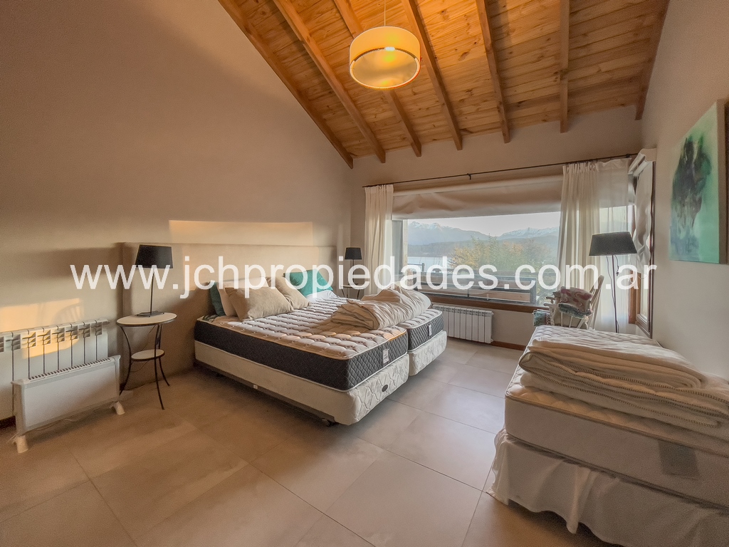 Casa de 3 dormitorios con vista al lago – villa la angostura