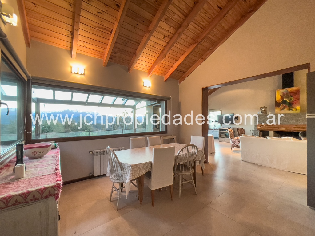 Casa de 3 dormitorios con vista al lago – villa la angostura