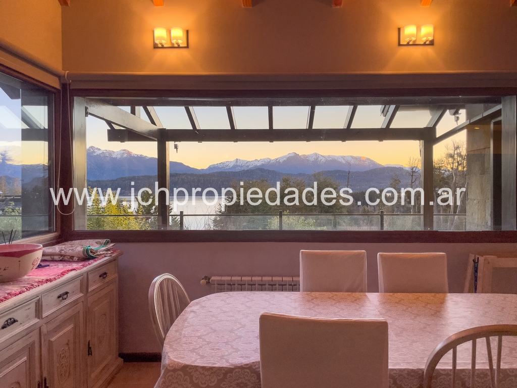 Casa de 3 dormitorios con vista al lago – villa la angostura