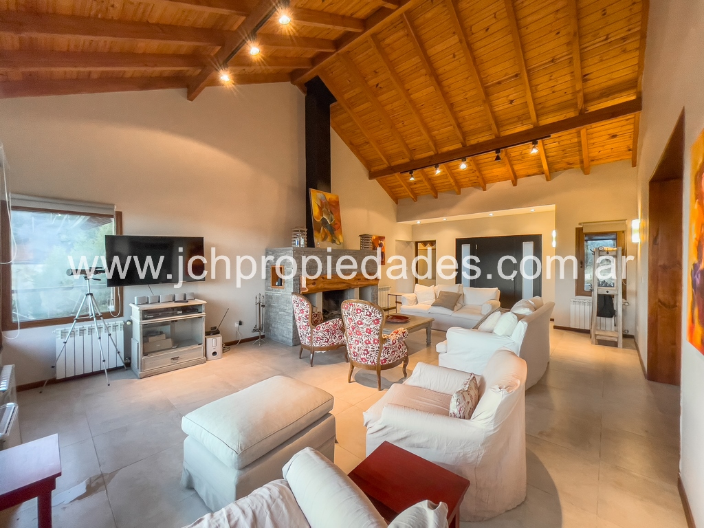 Casa de 3 dormitorios con vista al lago – villa la angostura