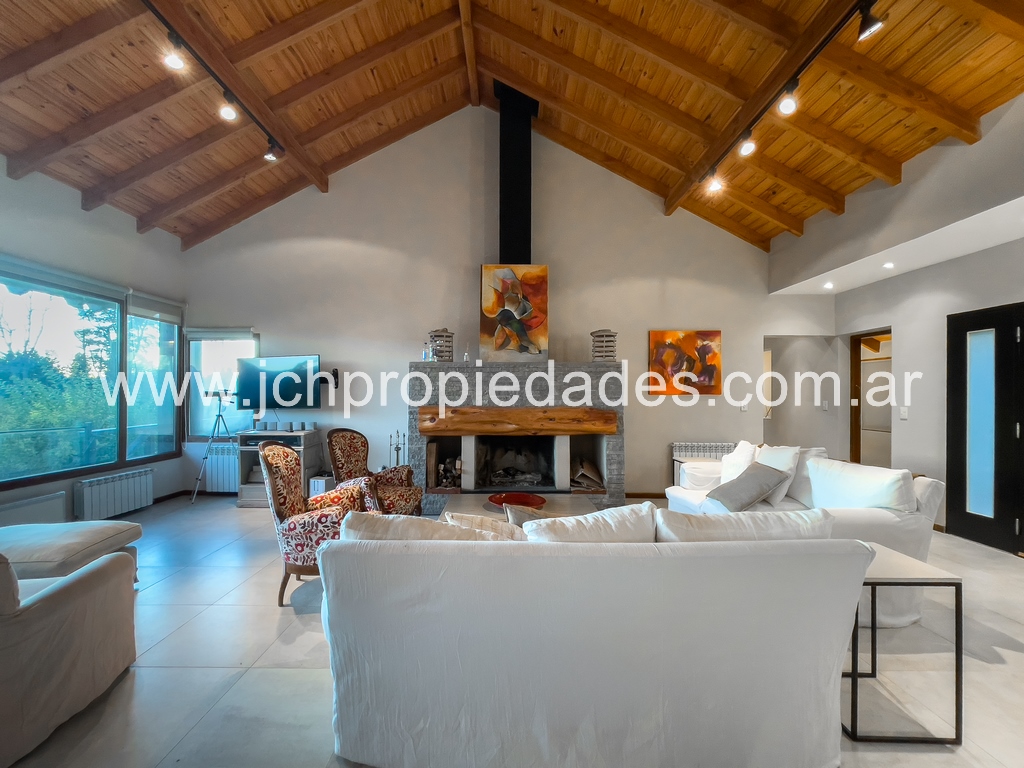 Casa de 3 dormitorios con vista al lago – villa la angostura