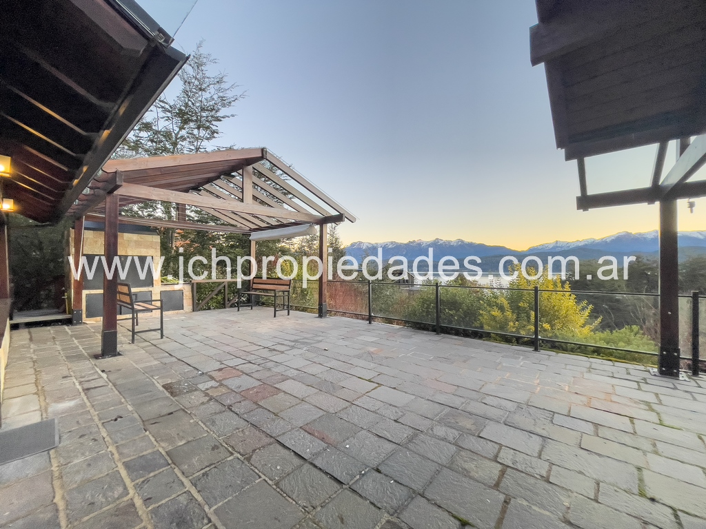Casa de 3 dormitorios con vista al lago – villa la angostura