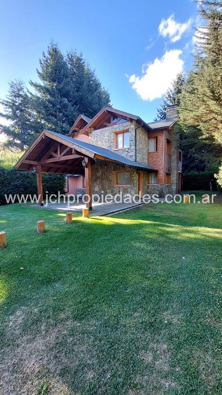 Dos casas sobre terreno comercial – villa la angostura