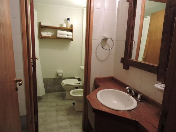 Hostería en barrio tres cerros – villa la angostura (cod. cth012)