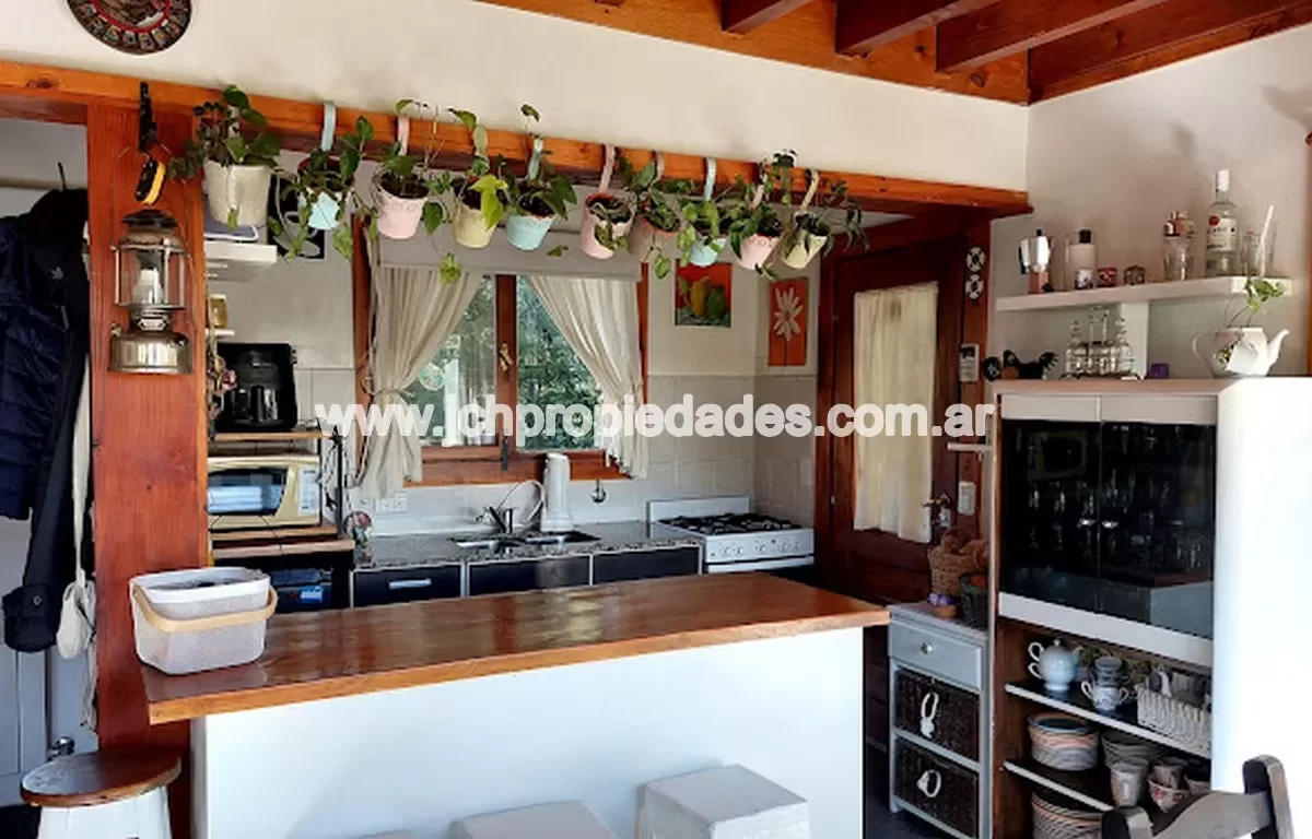 Casa de 90 m2 en barrio el once (c154) – villa la angostura