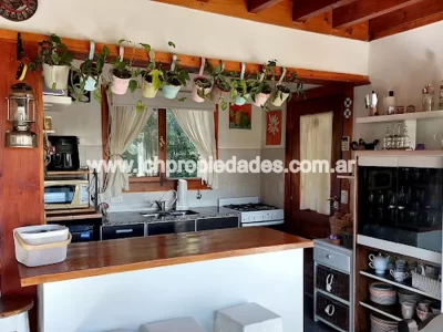 Casa de 90 m2 en barrio el once (c154) – villa la angostura