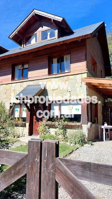 Casa de 90 m2 en barrio el once (c154) – villa la angostura