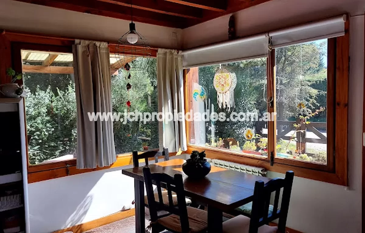 Casa de 90 m2 en barrio el once (c154) – villa la angostura