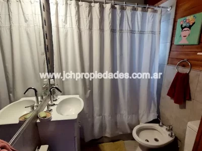 Casa de 90 m2 en barrio el once (c154) – villa la angostura