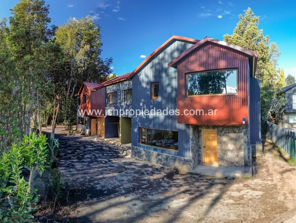 Casa en lomas del correntoso con vista al lago