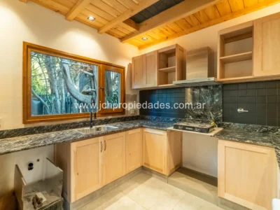 Casa en lomas del correntoso con vista al lago