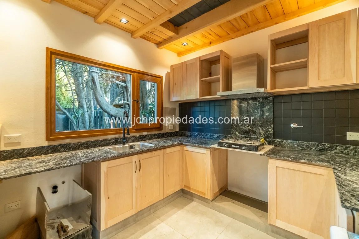 Casa en lomas del correntoso con vista al lago