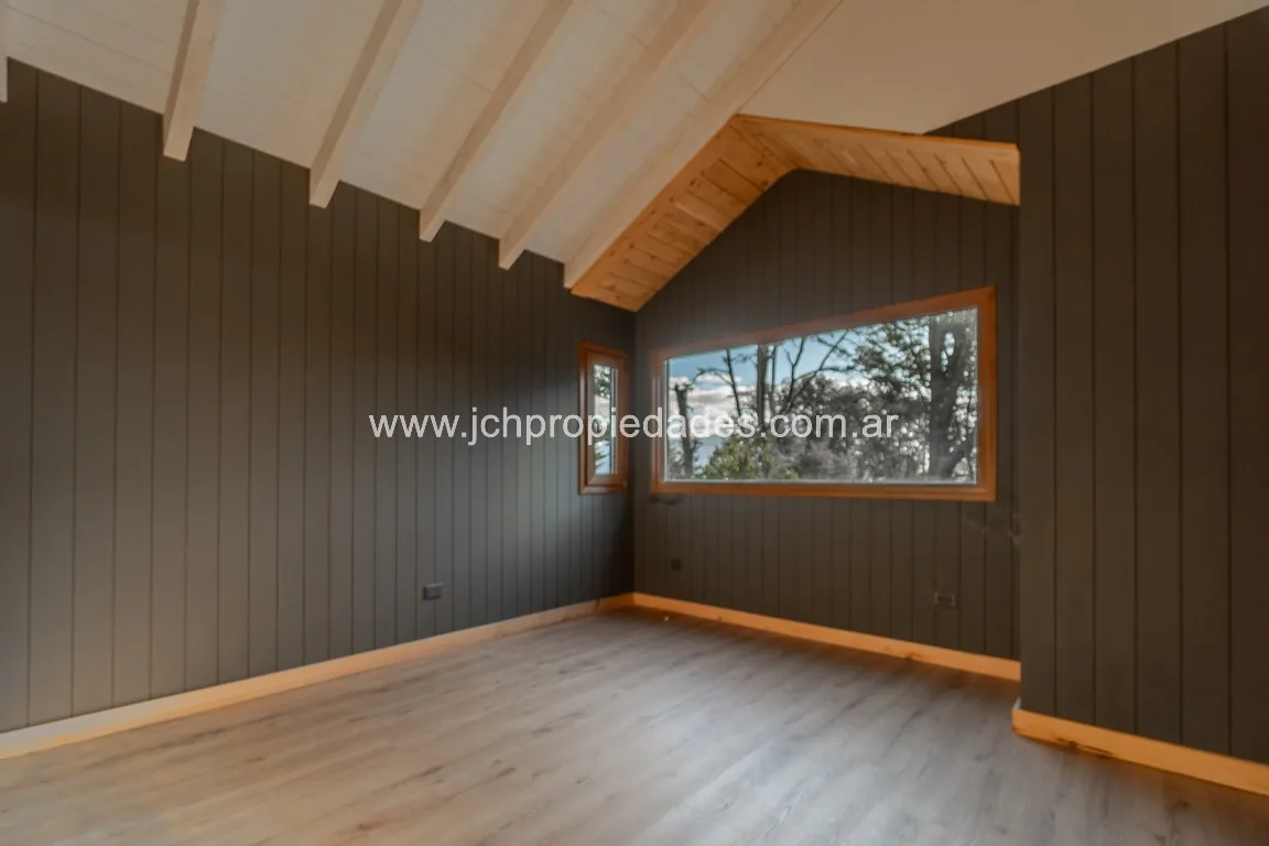 Casa en lomas del correntoso con vista al lago